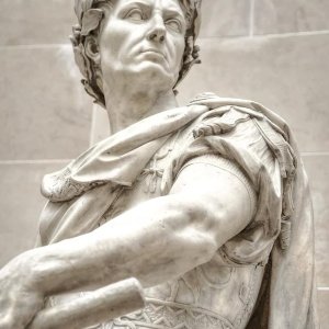 julius-caesar-roman-italy-rome-statue-emperor-empire-history